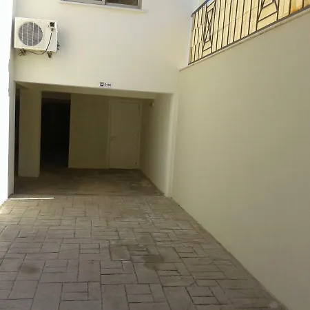 Arcadia Close * Πρωταράς