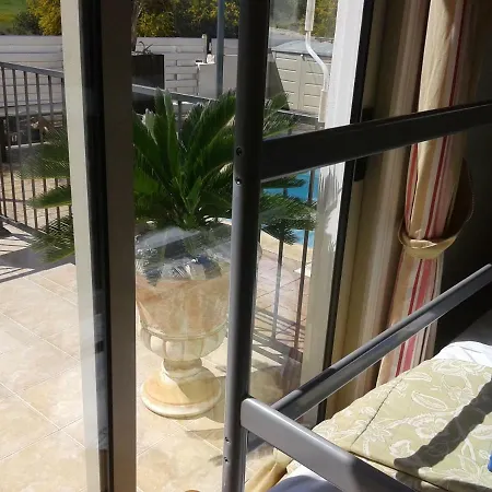 Arcadia Close Apartment *